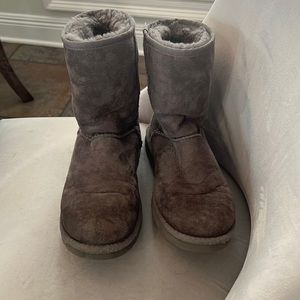 GRAY UGGS- size 8